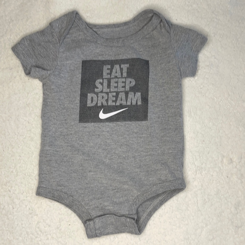 Nike onesie 9/12 mos